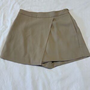 NWOT Paper Crane Tan Skort Size Small